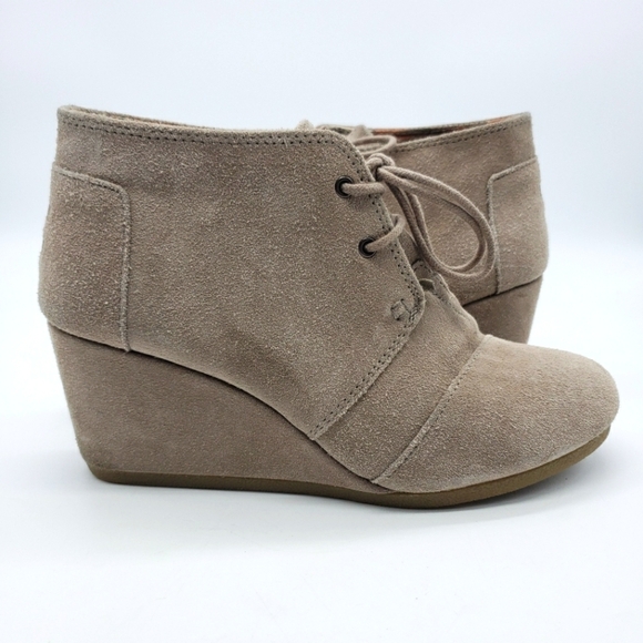 TOMS 300616 Suede Taupe Desert Wedge Women Ankle Boots US 9 tan lace up - Picture 1 of 12